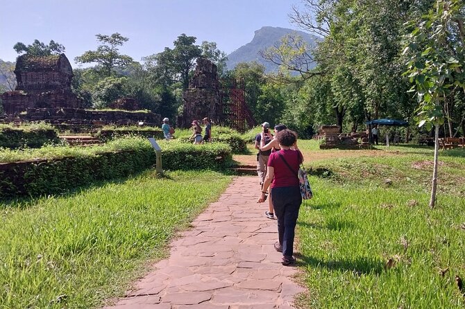 My Son Sanctuary and Boat Trip Sunset private Tour - Leaving by car for the Thu Bon River
