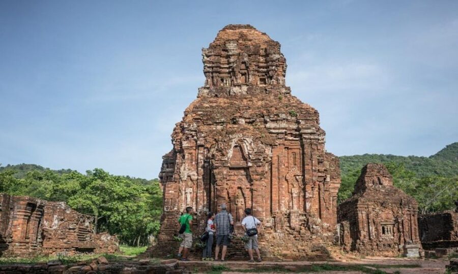 My Son Sanctuary Morning Tour w Thu Bon River Cruise & Lunch - The Cham dance adds a living voice