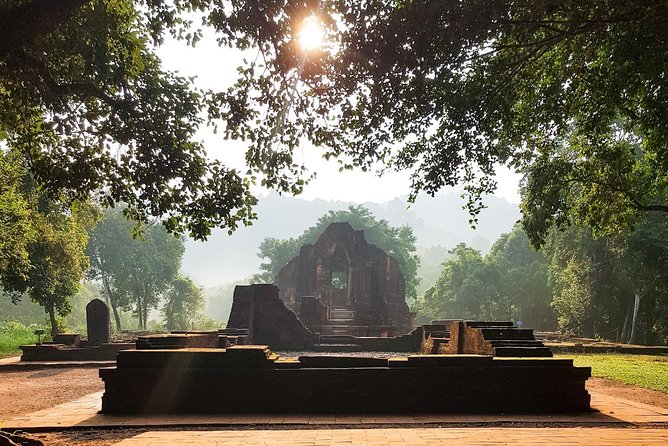 My Son sanctuary private tour with on-site guide - Meeting the guide among the ancient towers