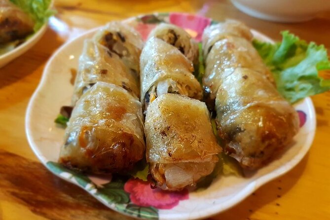 Night Life Street Food Tours Hoi An - The first tastes: spring rolls and other local bites