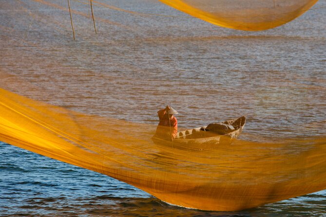 Photography Tour Hoi An Fishing Nets - Taking the boat onto the Thu Bon River