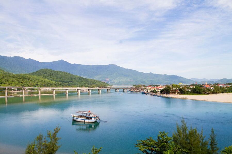 Private Car Hoi An to Hue Via Hai Van Pass, Lagoon & More - Drivers make the difference