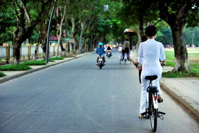 Private Departure Transfer: From Hotel in Hoian to Danang International Airport - The private vehicle and the 30-minute ride