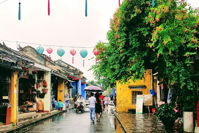 Private Food Tour and Hidden Gems in Hoi An - Cao Lau, Hoi An’s signature noodles