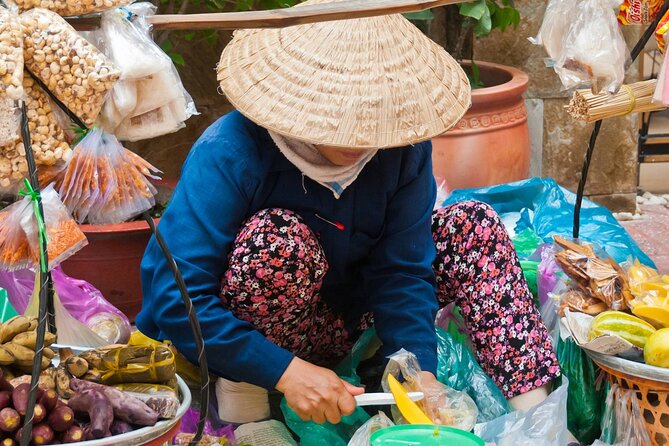 PRIVATE Hoi An Ancient Town - Night Market Street Food By Night - Why Hoi An food works best at night