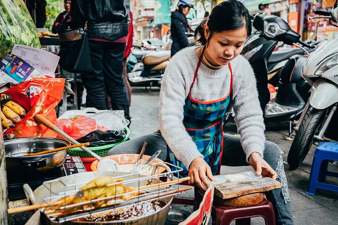 PRIVATE Hoi An Ancient Town - Night Market Street Food By Night - Walking and taxi rides: why the mix matters