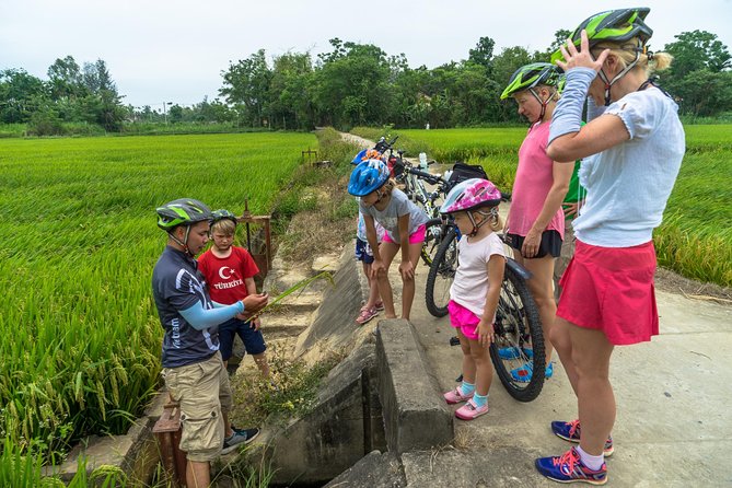 Private Hoi An Bike and Kayak Guided Tour with Lunch - Paddling the Thu Bon River
