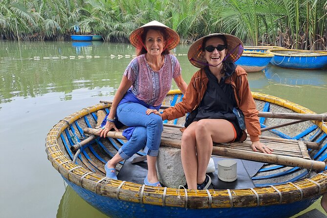 Private Hoi An Countryside: Biking, Basket boat, buffalo, foods - Learning local fishing methods