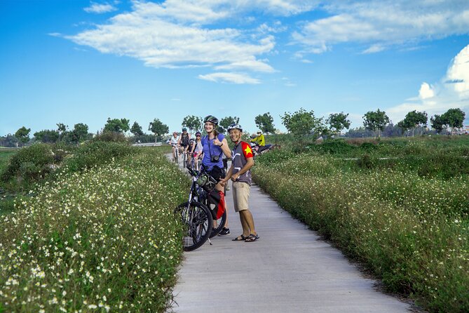 Private Hoi An Evening Food Tastings Tour by Bike - Guides, group size, and personal service