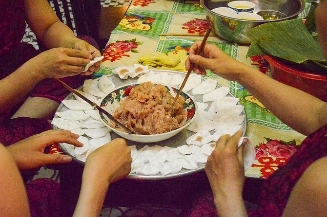Private HoiAn Ancient Town Night Market Street food tour by Night - Why this Hoi An food tour works after dark