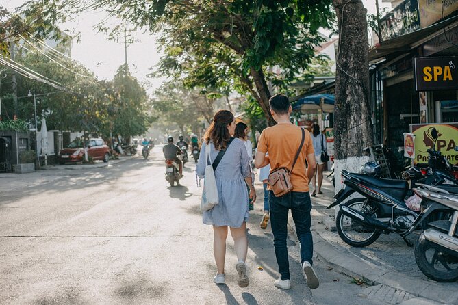 The 10 Tastings of Hoi An: Private Street Food Tour - Cao lau near Precious Heritage by Réhahn