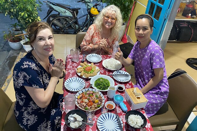 Vy's Kitchen Private BBQ DINNER Experience - A cocktail and local nibbles before dinner